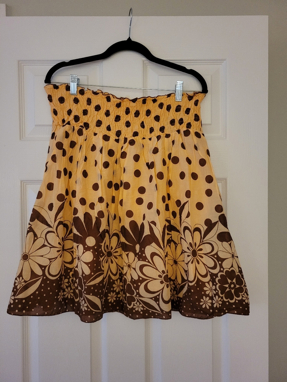 NWT Women’s Size Medium Yellow and Brown Floral Polka Dot Skirt